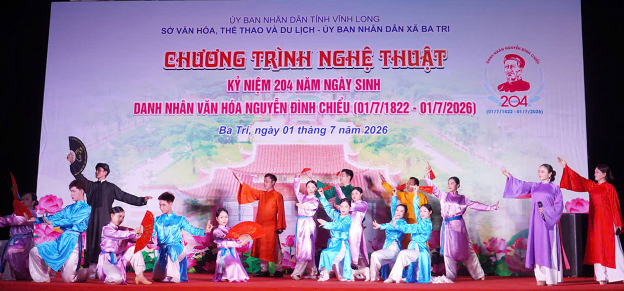 Tiết mục hát múa “Hồn thơ đại nghĩa”.