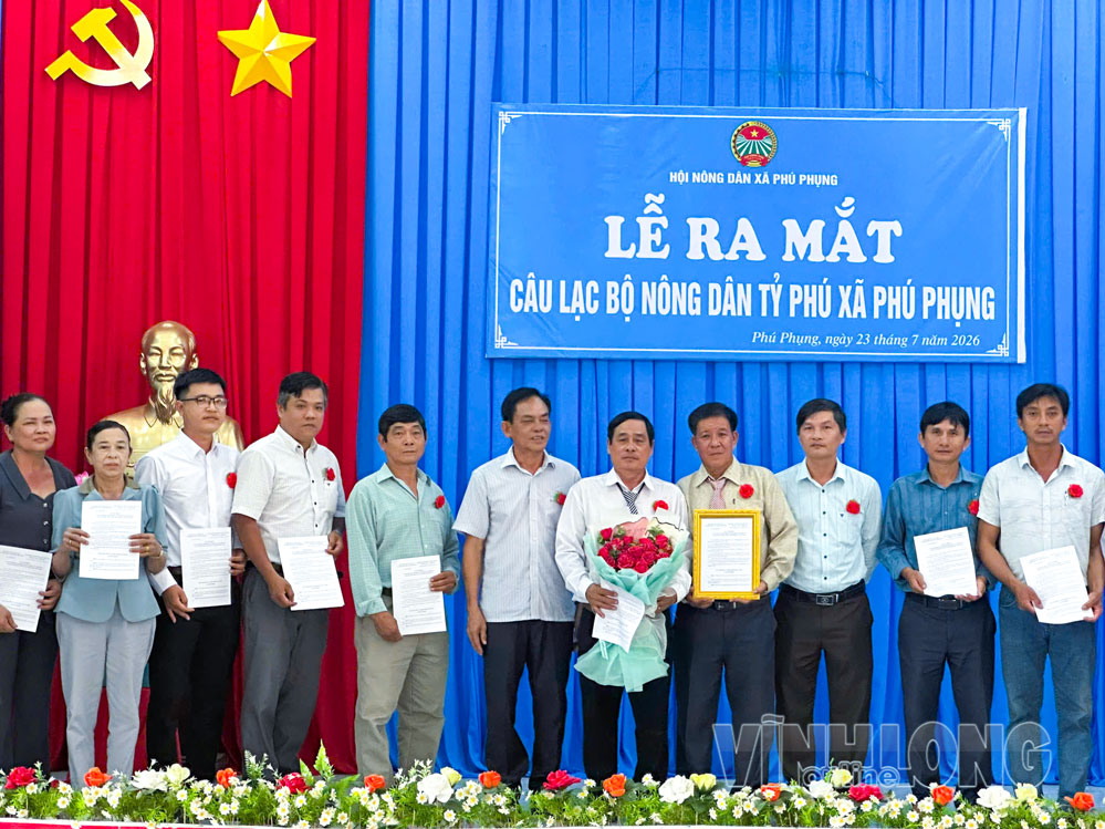 Câu lạc bộ Nông dân tỷ phú xã Phú Phụng ra mắt.