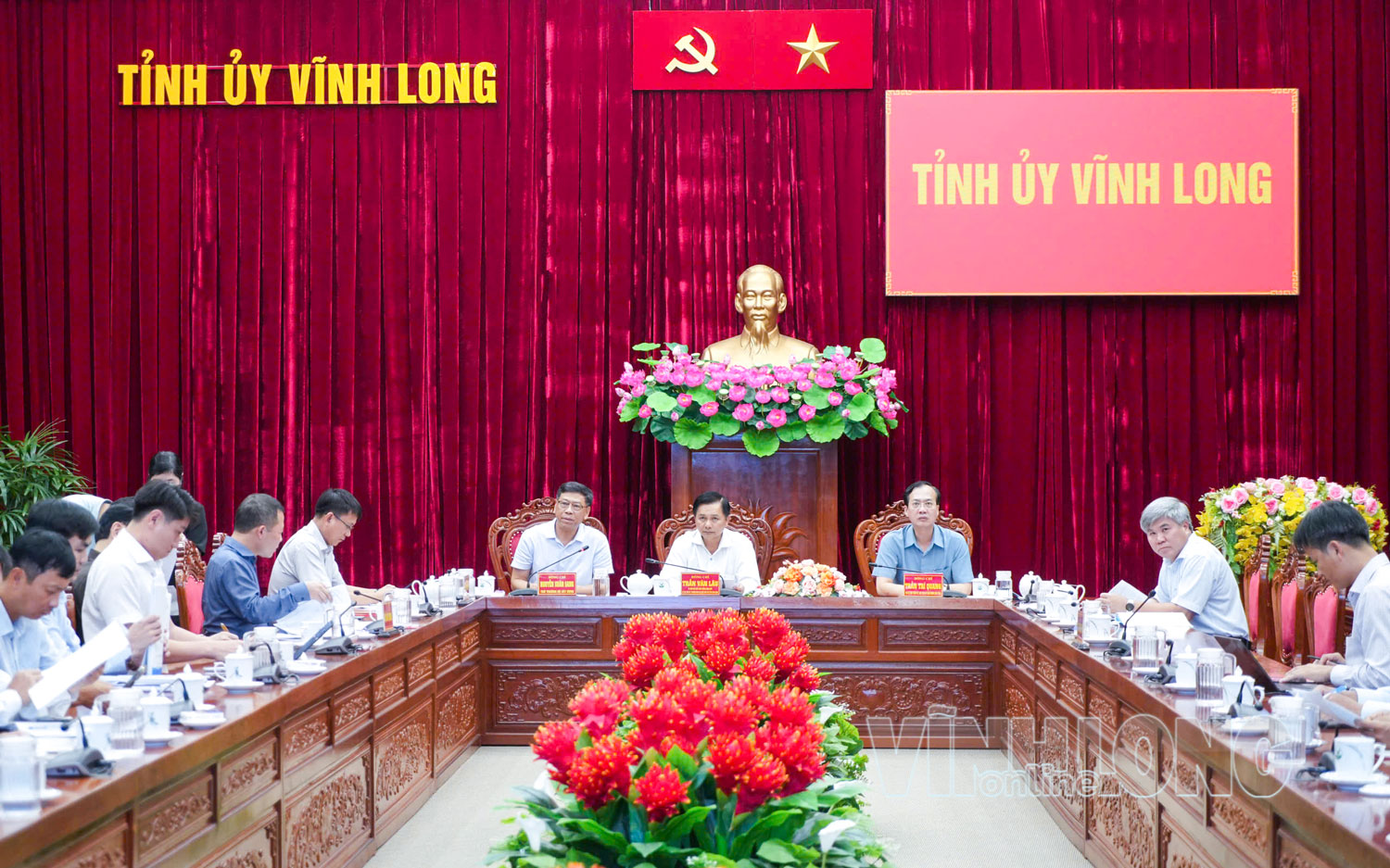 Lãnh đạo Bộ Xây dựng và lãnh đạo tỉnh Vĩnh Long chủ trì buổi làm việc.