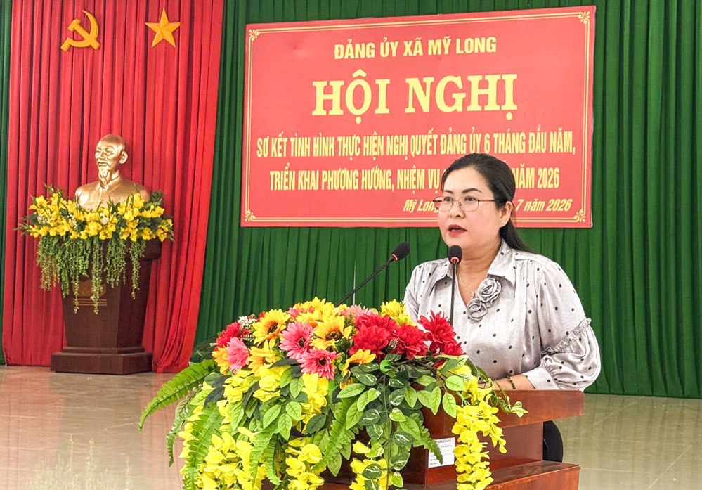 Đồng chí Nguyễn Thị Minh Trang - Ủy viên Ban Thường vụ Tỉnh ủy, Trưởng Ban Tuyên giáo và Dân vận Tỉnh ủy phát biểu chỉ đạo tại hội nghị