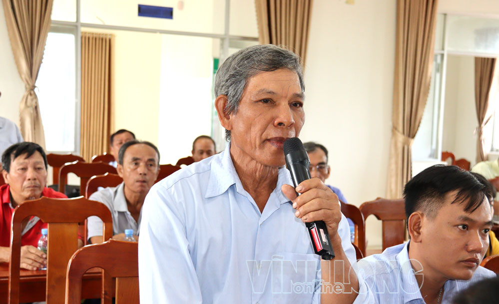Cử tri phường Tân Ngãi nêu ý kiến, kiến nghị tại buổi tiếp xúc.