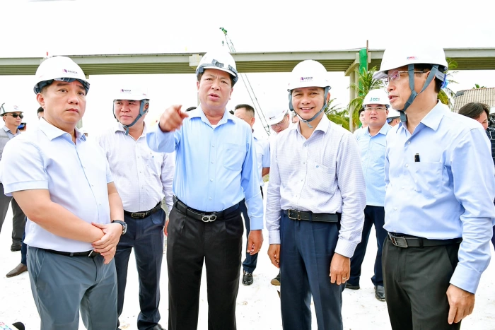 Đồng lòng, quyết tâm đưa tỉnh phát triển bền vững