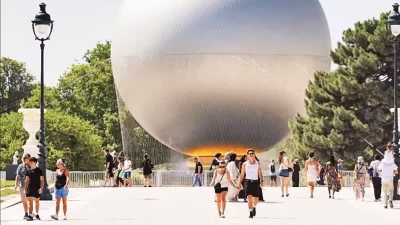 Thời tiết nắng nóng bao trùm Thủ đô Paris, Pháp. (Ảnh: TÂN HOA XÃ)