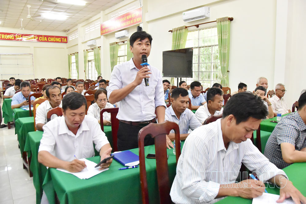 Cử tri Nguyễn Văn Thương, ấp Bà Bảy, xã Phong Thạnh kiến nghị sớm khắc phục tình trạng sạt lở tại đê bao ven Sông Hậu.