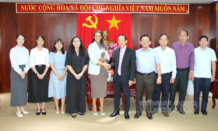 Tổng Lãnh sự Vương quốc Hà Lan tại TP Hồ Chí Minh chào xã giao lãnh đạo UBND tỉnh