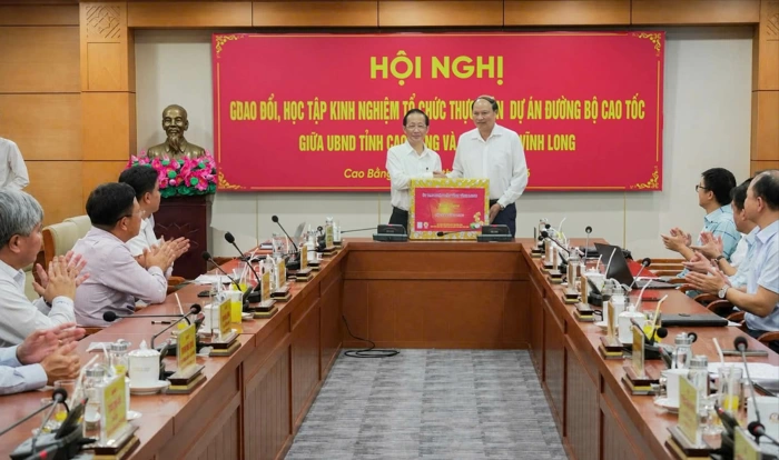 Vĩnh Long và Cao Bằng trao đổi kinh nghiệm tổ chức thực hiện dự án đường bộ cao tốc