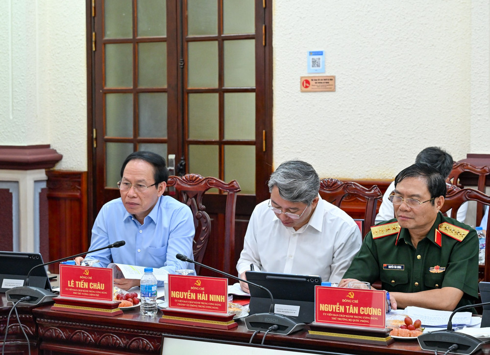 Phó Thủ tướng Chính phủ Lê Tiến Châu và đại biểu dự cuộc làm việc. (Ảnh: DUY LINH)
