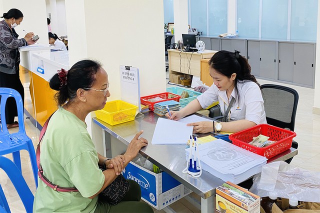 Bộ Nội vụ đưa ra 2 phương án, trong đó, giao Chính phủ quyết định giảm dần độ tuổi hưởng trợ cấp hưu trí xã hội xuống 70 tuổi (ảnh minh họa).
ẢNH: T.N