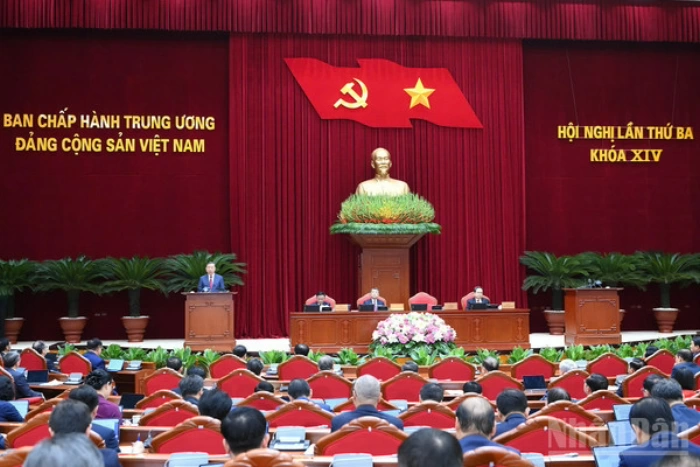 Thông cáo báo chí ngày làm việc thứ hai Hội nghị Trung ương 3