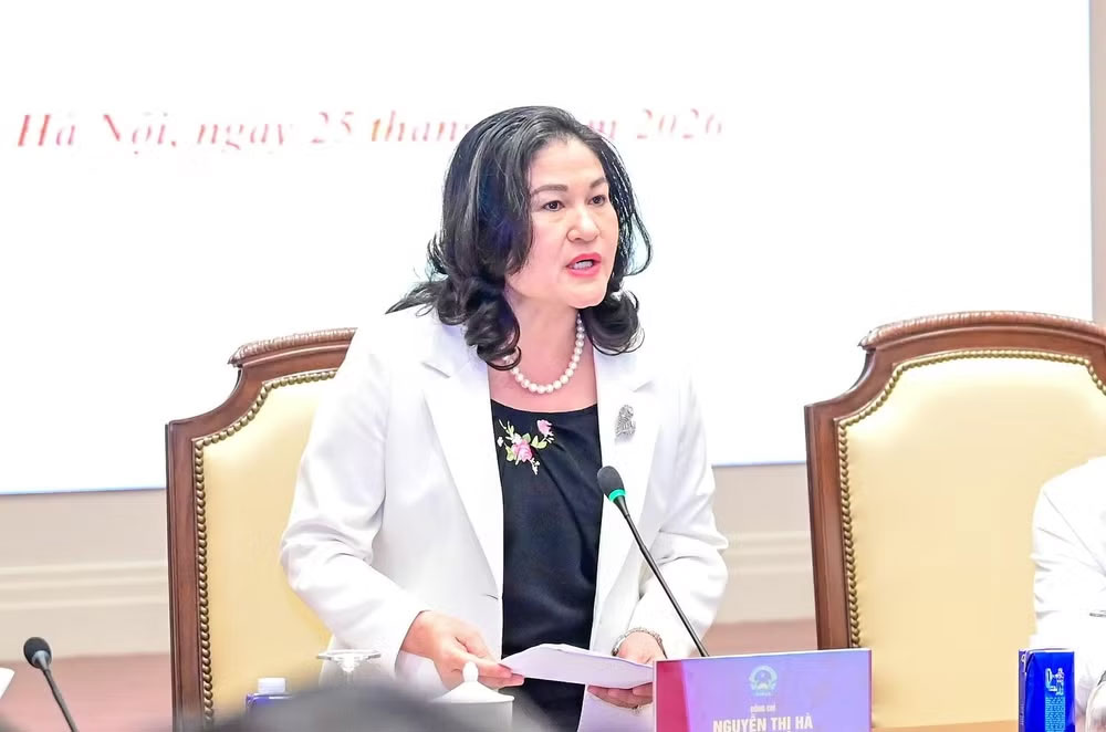 Thứ trưởng Nội vụ Nguyễn Thị Hà giới thiệu những nội dung mới của Pháp lệnh sửa đổi, bổ sung một số điều của Pháp lệnh Ưu đãi người có công với cách mạng.