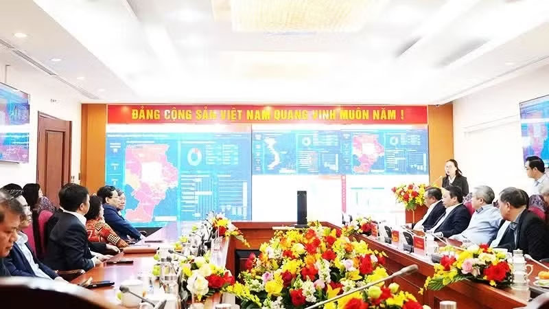 Ủy ban Kiểm tra Trung ương vận hành Trung tâm Điều hành giám sát, kiểm tra trên môi trường số. (Ảnh: MINH NGỌC)