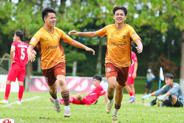 U.17 HAGL giành chiến thắng ở lượt trận cuối bảng A nhưng ngậm ngùi dừng bước ở giải U.17 quốc gia

ẢNH: VFF


