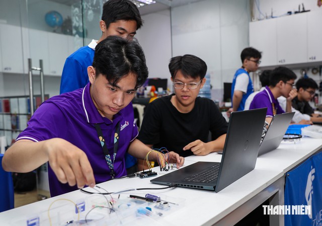 chương trình kỹ sư tài năng STEM ở các trường xét chọn từ những thí sinh đạt giải học sinh giỏi quốc gia, hoặc những sinh viên có điểm đầu vào xuất sắc nhất trong các tổ hợp môn toán, lý, hóa, Anh.

ảnh minh họa: Nhật Thịnh


