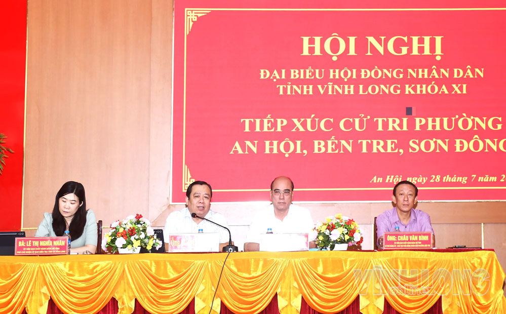 Tổ đại biểu số 8, HĐND tỉnh Vĩnh Long khóa XI tiếp xúc cử tri các phường An Hội, Bến Tre, Sơn Đông. Ảnh: Cẩm Trúc.