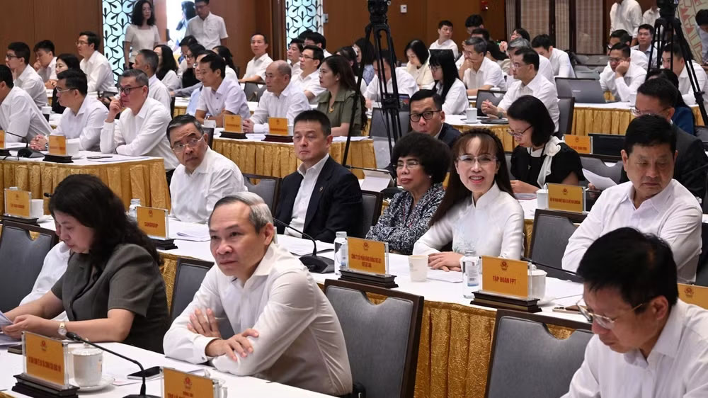 Đại diện lãnh đạo các bộ, ngành, cơ quan, tập đoàn, tổng công ty chủ chốt tham dự Phiên họp Chính phủ thường kỳ tháng 6 và Hội nghị trực tuyến với địa phương. (Ảnh: TRẦN HẢI)