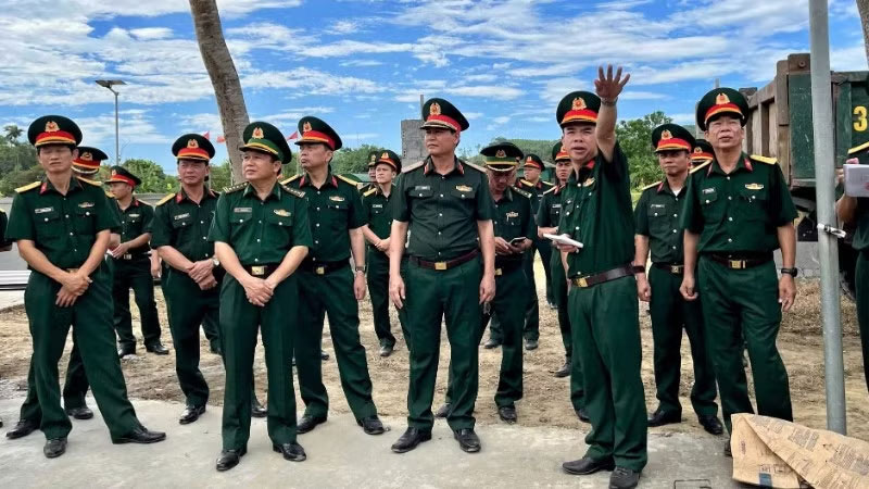 Ngày 23/6, Đoàn công tác Bộ Tham mưu Quân khu 4 do Thiếu tướng Lê Văn Vỹ, Phó Tham mưu trưởng Quân khu làm trưởng đoàn tiến hành khảo sát, giao nhiệm vụ cho các đơn vị thuộc Quân khu 4 tham gia thực hiện nhiệm vụ trong chương trình Giao lưu hữu nghị Quốc phòng biên giới Việt Nam-Lào lần thứ 3 tại Nghệ An.
