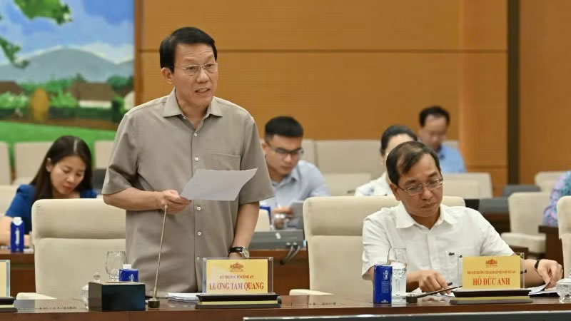 Đại tướng Lương Tam Quang, Bộ trưởng Công an báo cáo tại phiên họp. (Ảnh: THỦY NGUYÊN)