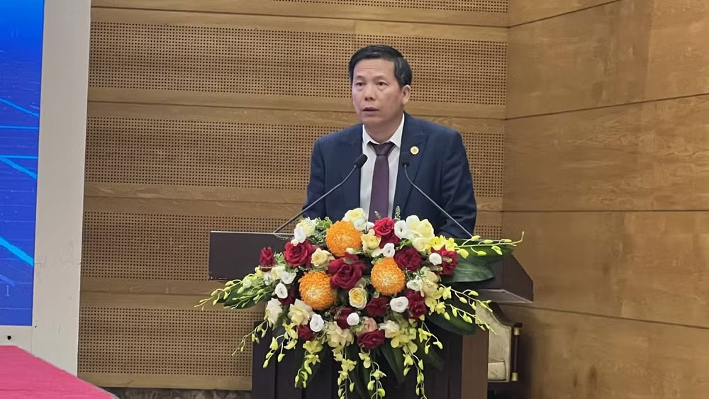 Nguyễn Đình Chúc, Viện trưởng Viện Kinh tế Việt Nam và Thế giới điều phối diễn đàn.
