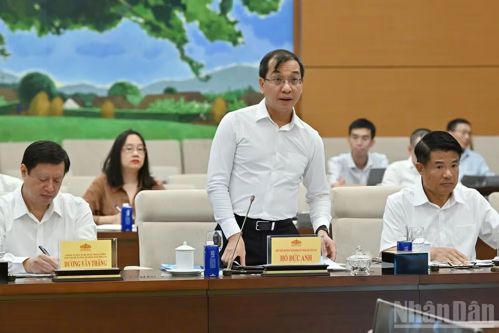 Phó Viện trưởng Viện Kiểm sát nhân dân tối cao Hồ Đức Anh trình bày Tờ trình dự án Bộ luật Tố tụng hình sự (sửa đổi). (Ảnh: THỦY NGUYÊN)
