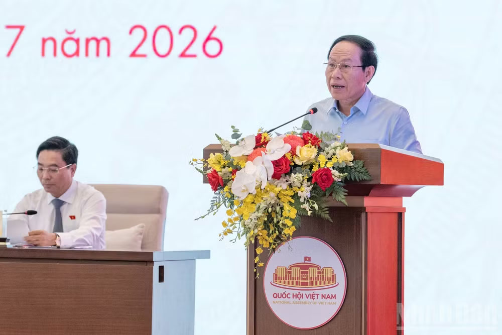 Phó Thủ tướng Chính phủ Lê Tiến Châu phát biểu tại Diễn đàn của Quốc hội về hoạt động giám sát năm 2026. (Ảnh: THỦY NGUYÊN)
