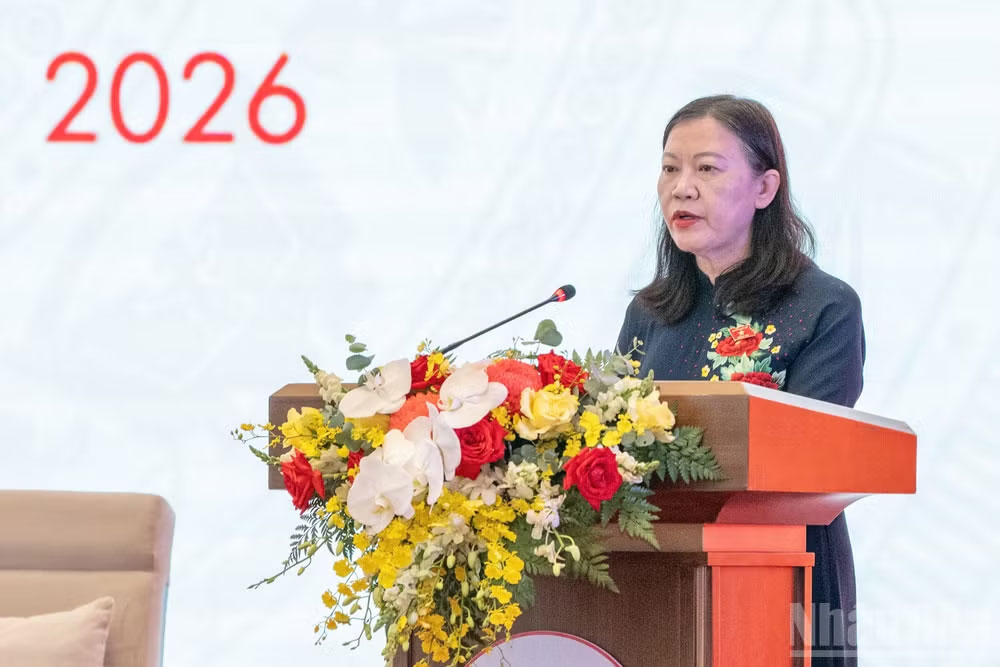 Chủ nhiệm Ủy ban Dân nguyện và Giám sát Lê Thị Nga gợi mở một số nội dung thảo luận. (Ảnh: THỦY NGUYÊN)
