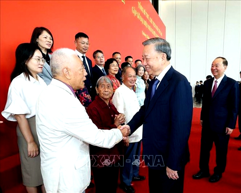 Tổng Bí thư, Chủ tịch nước Tô Lâm gặp gỡ đại diện nhân sĩ hữu nghị Trung Quốc