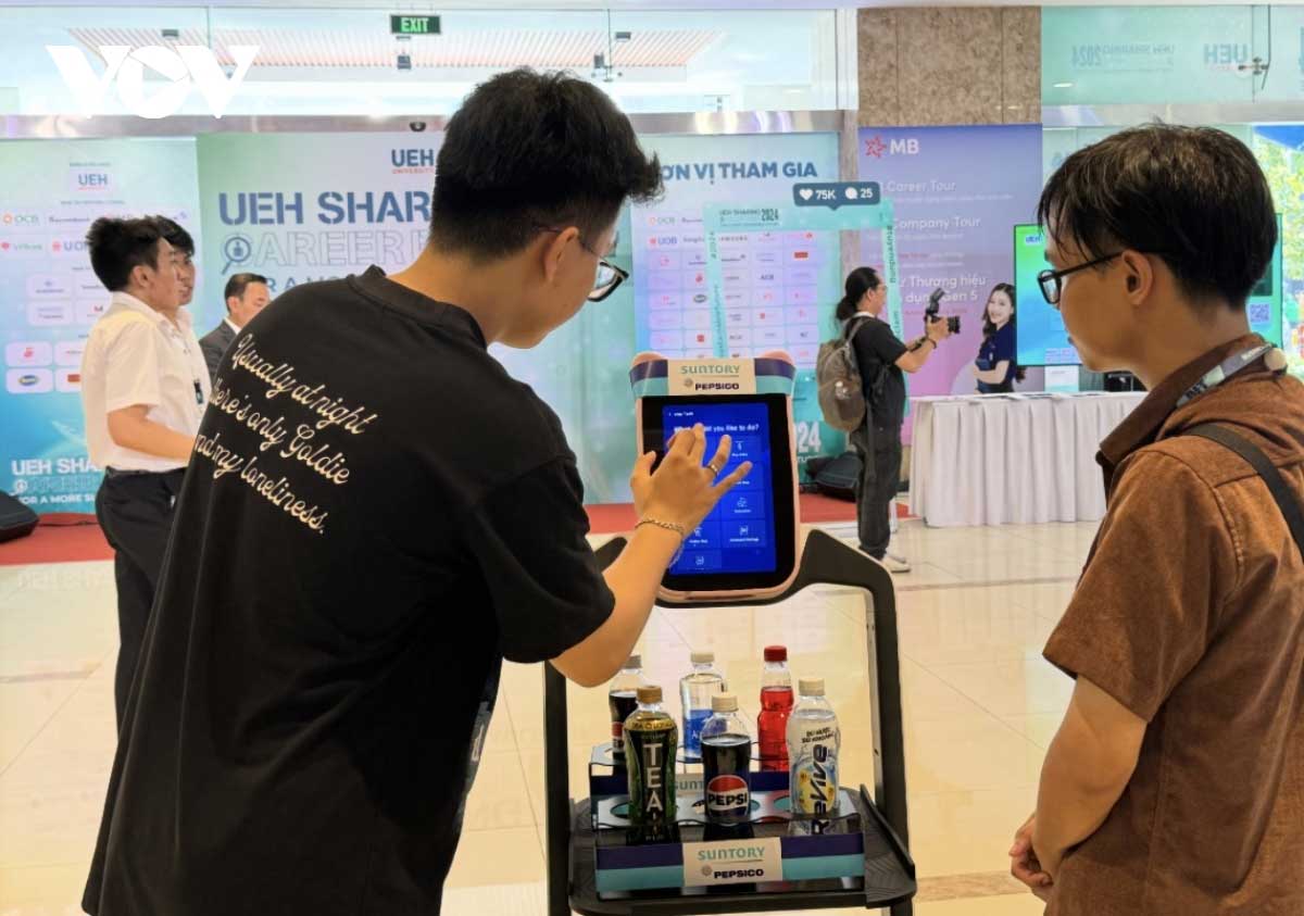 Doanh nghiệp cần đầu tư ứng dụng công nghệ vào thương mại điện tử