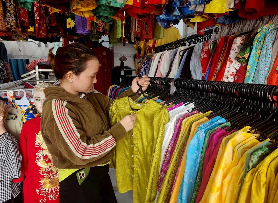 Áo bà ba nữ bày bán tại Shop Khánh Linh.