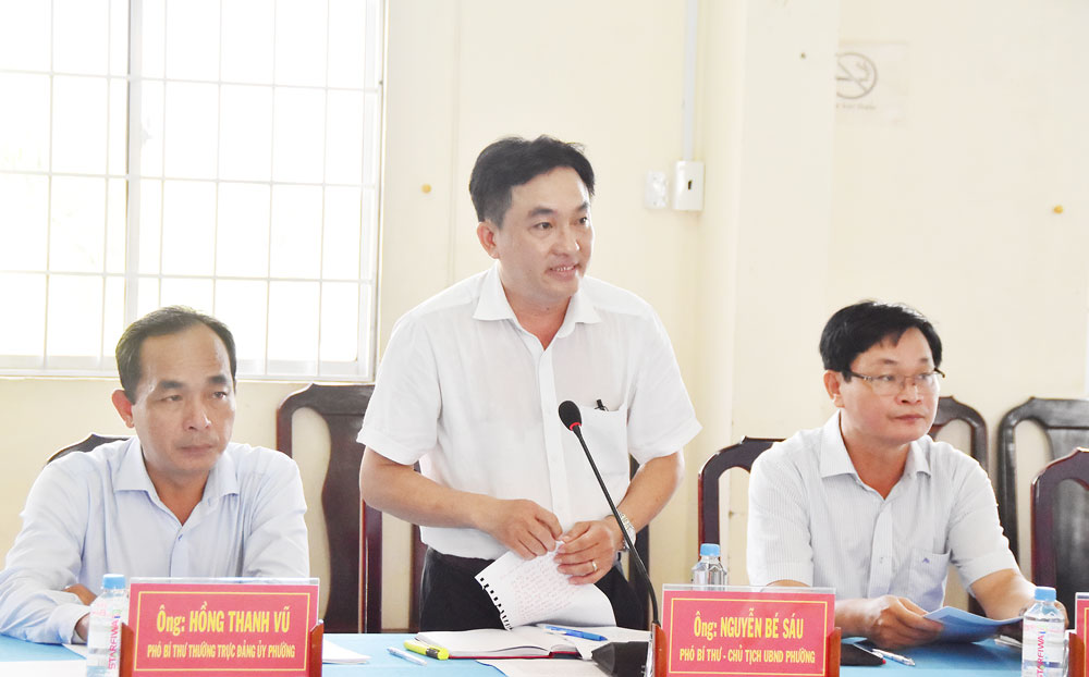 Ông Nguyễn Bé Sáu- Chủ tịch UBND phường Hòa Thuận báo cáo thực hiện chính quyền địa phương 2 cấp gắn với phát triển kinh tế.