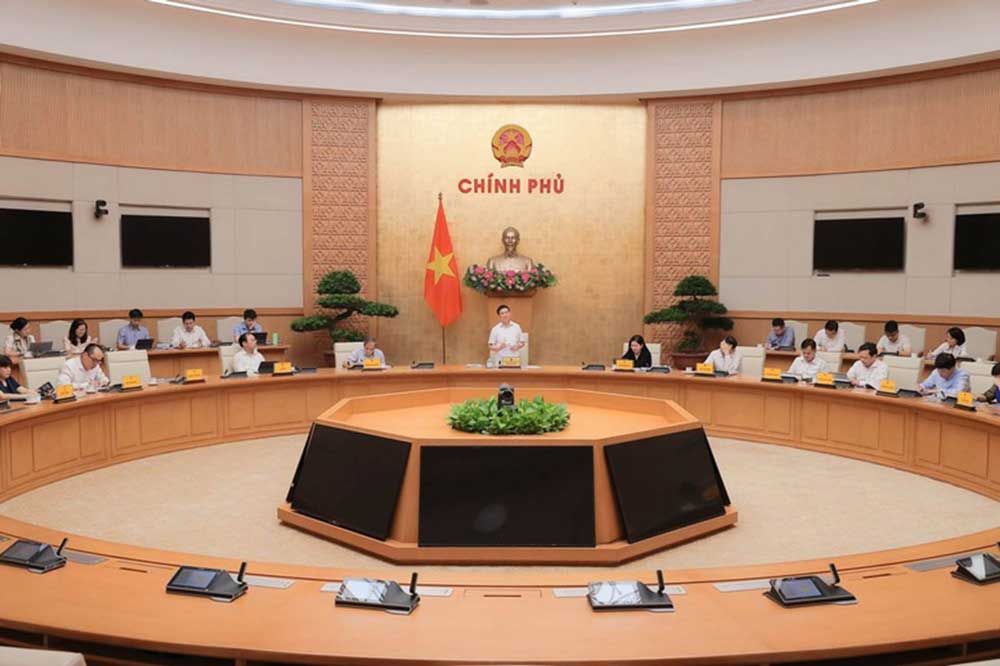 Phó Thủ tướng Hồ Đức Phớc nhấn mạnh yêu cầu phải điều hành chính sách tiền tệ hiệu quả, giữ vững ổn định vĩ mô, chống lạm phát, giữ vững tỉ giá, thúc đẩy tăng trưởng kinh tế - Ảnh: VGP/Trần Mạnh