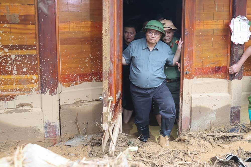 Chiều 3/8, Thủ tướng Phạm Minh Chính tới hiện trường các xã thiệt hại nặng nề do mưa lũ, sạt lở đất tại tỉnh Điện Biên - Ảnh: VGP/Nhật Bắc