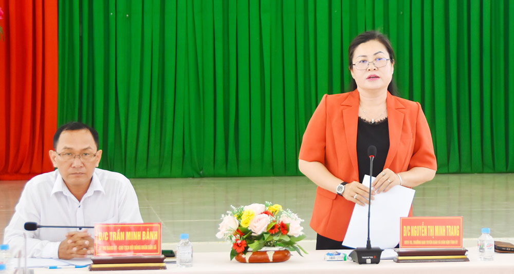 Đồng chí Nguyễn Thị Minh Trang- Ủy viên Ban Thường vụ Tỉnh ủy, Trưởng Ban Tuyên giáo và Dân vận Tỉnh ủy phát biểu chỉ đạo.

