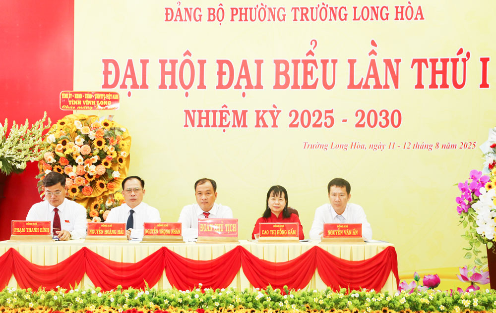 Đoàn Chủ tịch điều hành Đại hội.


