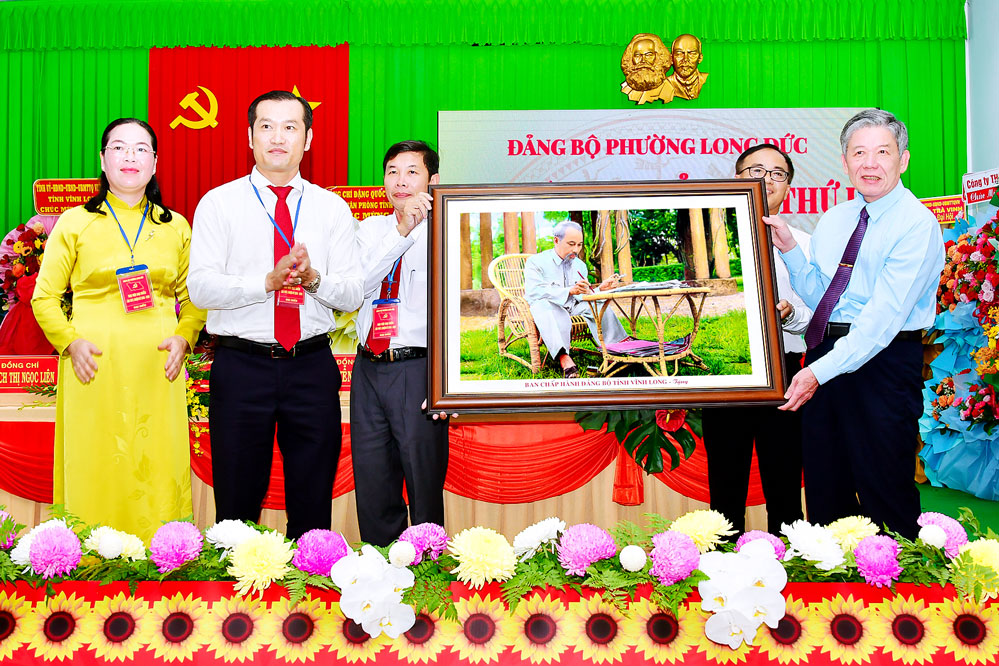 Bí thư Tỉnh ủy- Ngô Chí Cường: “Đảng bộ và Nhân dân tỉnh Vĩnh Long quyết tâm đoàn kết, nỗ lực phấn đấu, lan tỏa tinh thần “một tỉnh, một ý chí, hành động và một niềm tin thắng lợi””.

