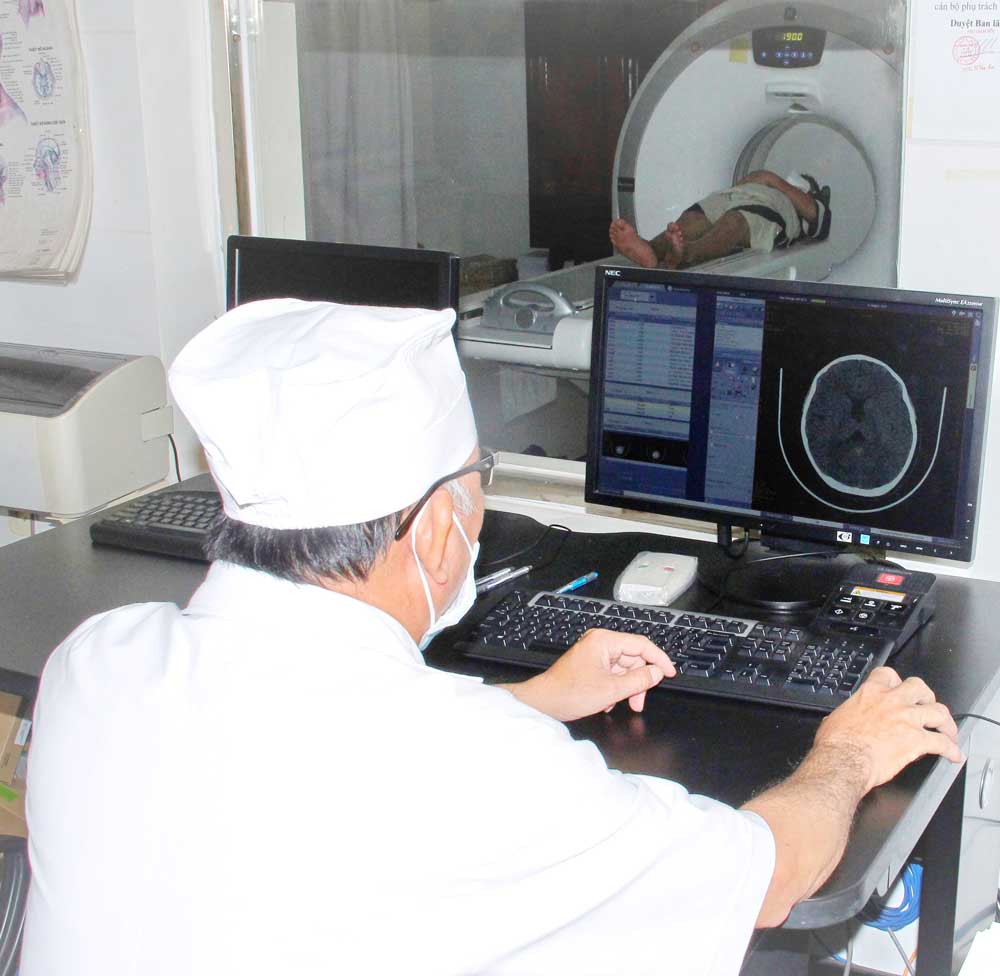 Trung tâm Y tế khu vực Mang Thít được tỉnh đầu tư một số thiết bị y tế hiện đại giúp chẩn đoán và điều trị hiệu quả.