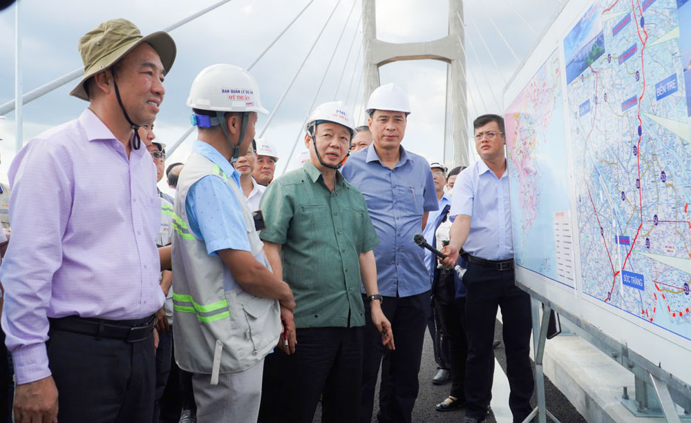 Phó Thủ tướng Chính phủ- Trần Hồng Hà và đoàn công tác kiểm tra tiến độ dự án cầu Rạch Miễu 2.
