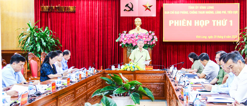 Bí thư Tỉnh ủy- Ngô Chí Cường phát biểu chỉ đạo tại cuộc họp.