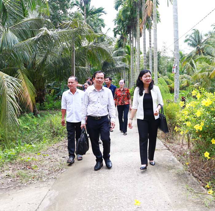 Lãnh đạo xã Càng Long khảo sát thực tế tình hình phát triển kinh tế, văn hóa, xã hội, phong trào xây dựng NTM tại Ấp số 6.
