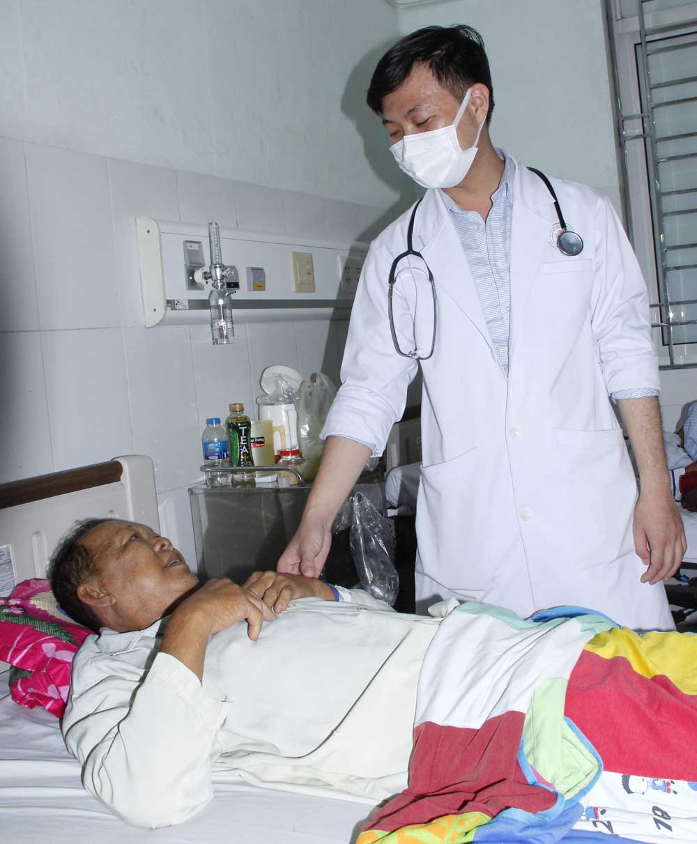 Bệnh nhân có BHYT vừa can thiệp mạch vành thành công tại BVĐK Vĩnh Long.