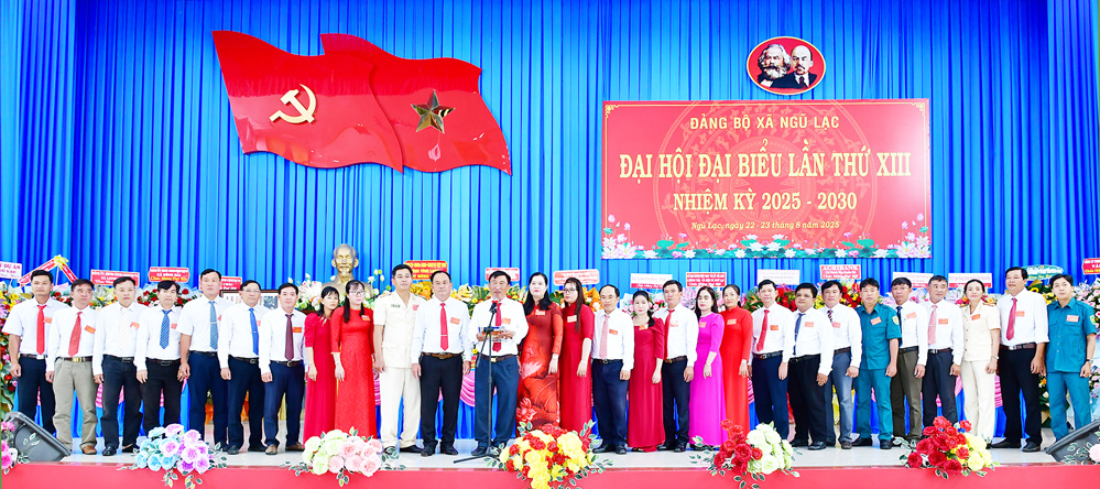 BCH Đảng bộ xã Ngũ Lạc ra mắt hạ quyết tâm trước đại hội. Ảnh: Bá Thi