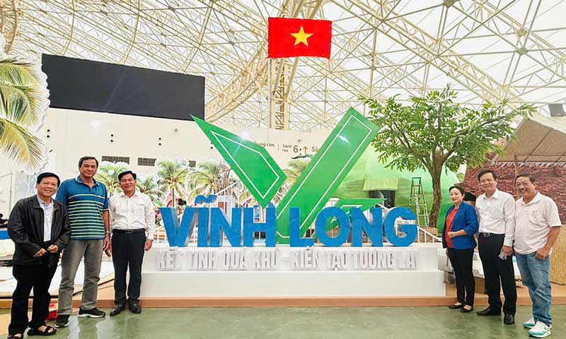 Đơn vị tỉnh Vĩnh Long mang đến triển lãm với chủ đề: “Vĩnh Long- Kết tinh quá khứ- Kiến tạo tương lai”.