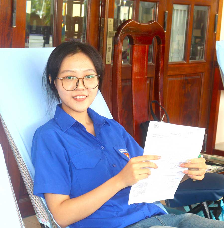Bạn Võ Ngọc Lộc hạnh phúc khi được làm việc có ích.