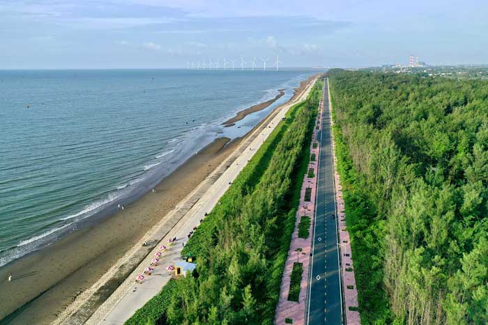 Liên kết các vùng ven biển, tạo không gian phát triển mới. Ảnh: BÁ THI
 