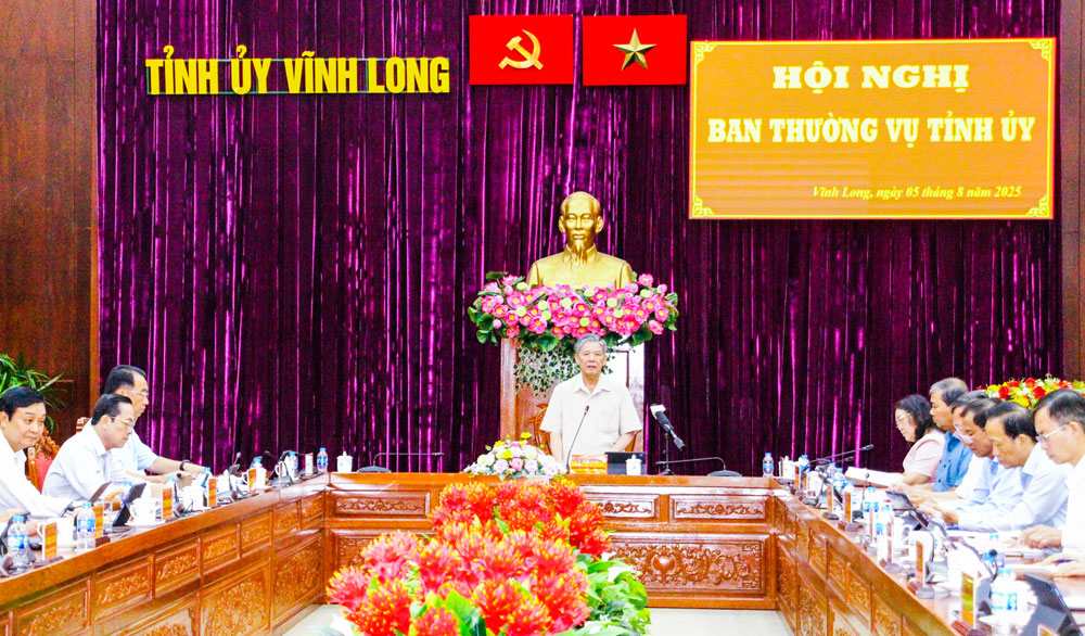 Đồng chí Ngô Chí Cường- Ủy viên BCH Trung ương Đảng, Bí thư Tỉnh ủy, Trưởng đoàn Đại biểu Quốc hội tỉnh Vĩnh Long chủ trì hội nghị sơ kết tình hình thực hiện nghị quyết năm 2025 trong tháng 7 và triển khai chương trình công tác tháng 8.
