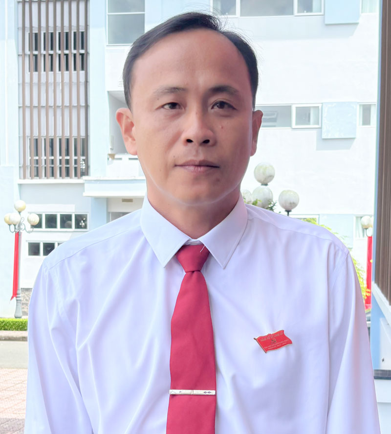 Ông Phạm Thanh Hiền- Phó Chủ tịch Ủy ban MTTQ Việt Nam xã Long Hồ, Chủ tịch Hội Nông dân xã.