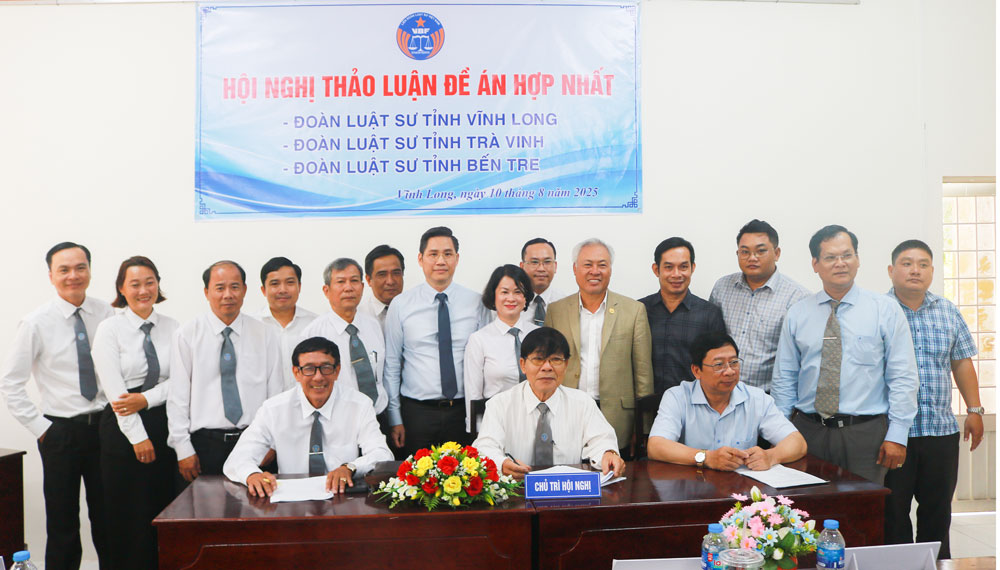 Thống nhất thông qua dự thảo Đề án hợp nhất Đoàn Luật sư tỉnh Vĩnh Long- Trà Vinh- Bến Tre.
