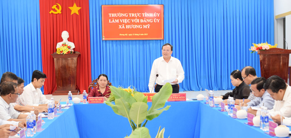  Phó Bí thư Tỉnh ủy, Chủ tịch Ủy ban MTTQ Việt Nam tỉnh- Lê Văn Hẳn phát biểu chỉ đạo tại buổi làm việc.