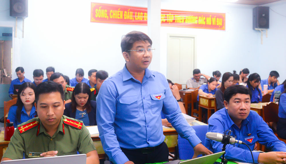 Đại biểu đóng góp vào dự thảo văn kiện trình Đại hội đại biểu Đảng bộ tỉnh Vĩnh Long lần thứ XII, nhiệm kỳ 2025 - 2030.
