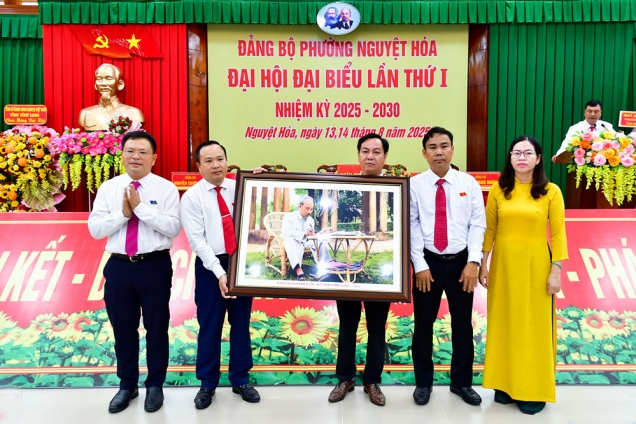 Nhiều đảng bộ xã, phường tổ chức thành công đại hội nhiệm kỳ 2025 - 2030