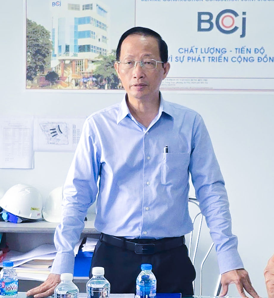 Phó Chủ tịch UBND tỉnh- Nguyễn Trúc Sơn chỉ đạo tại buổi kiểm tra tiến độ Dự án xây dựng Bệnh viện Đa khoa tỉnh.